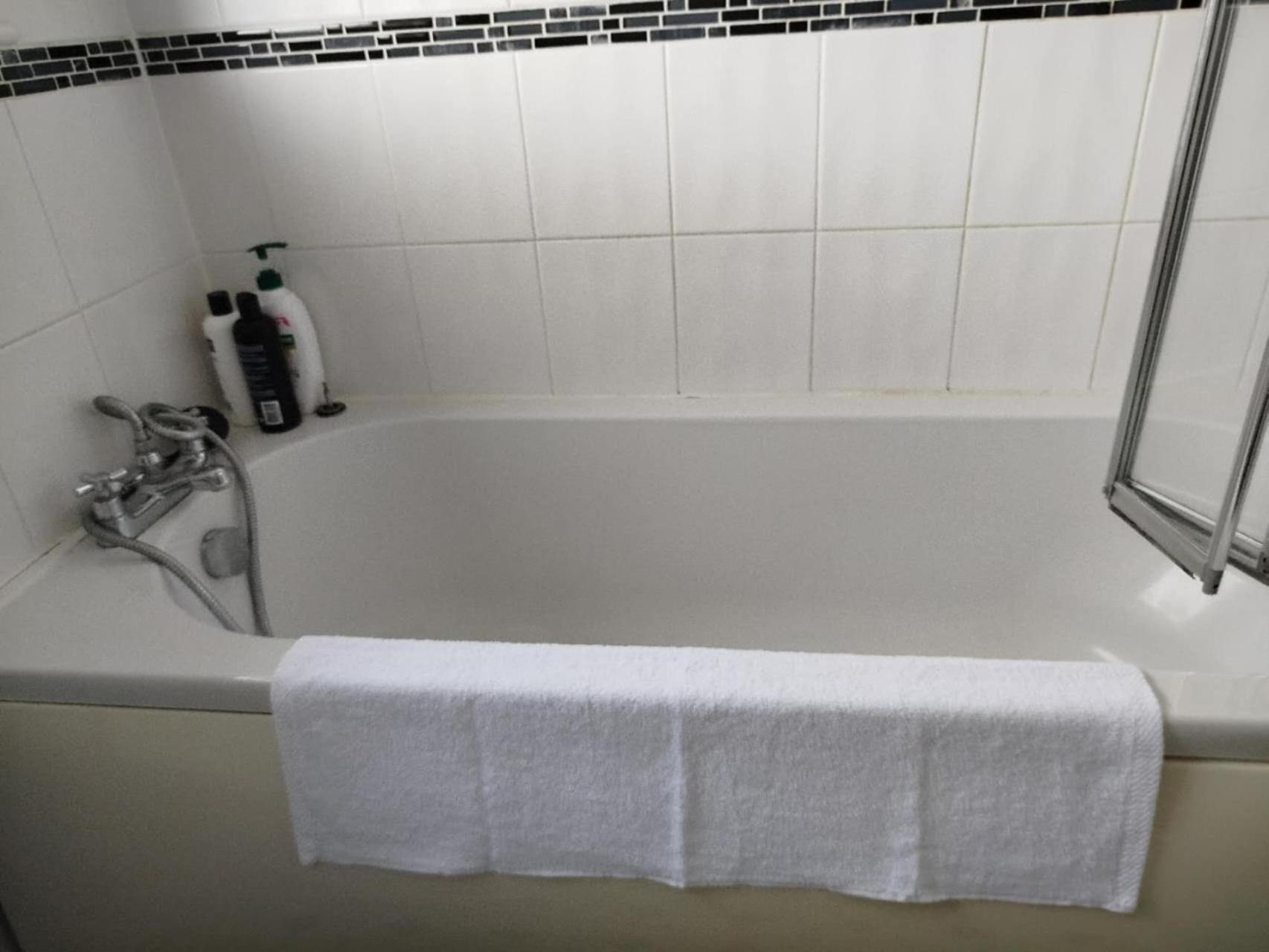 Casa de férias Cozy One Bedroom Holiday With Free Parking *