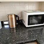 Cozy One Bedroom Holiday Home With Free Parking