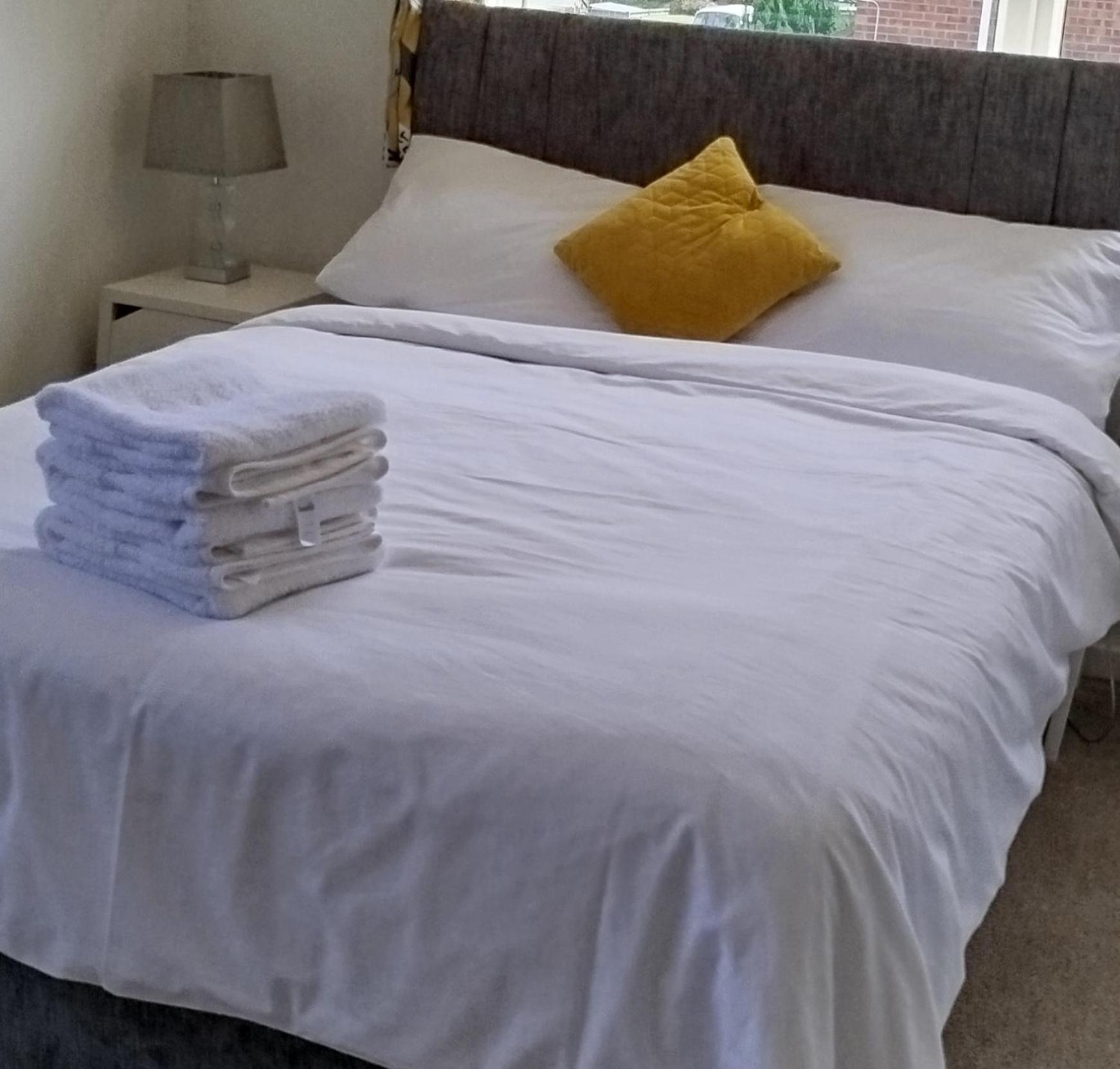 Cozy One Bedroom Holiday With Free Parking